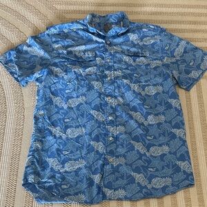 Mens medium vineyard vines UPF outdoors pineapple fish pit 22 length 29